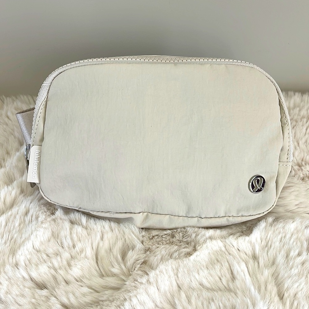 NWT Lululemon everywhere belt bag